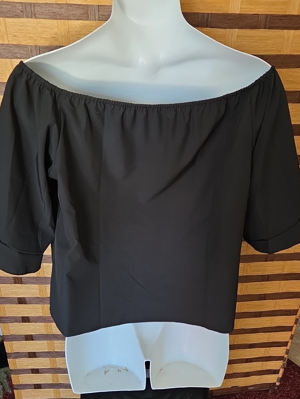 NWOT! Off Shoulder Top - Picture 4 of 6